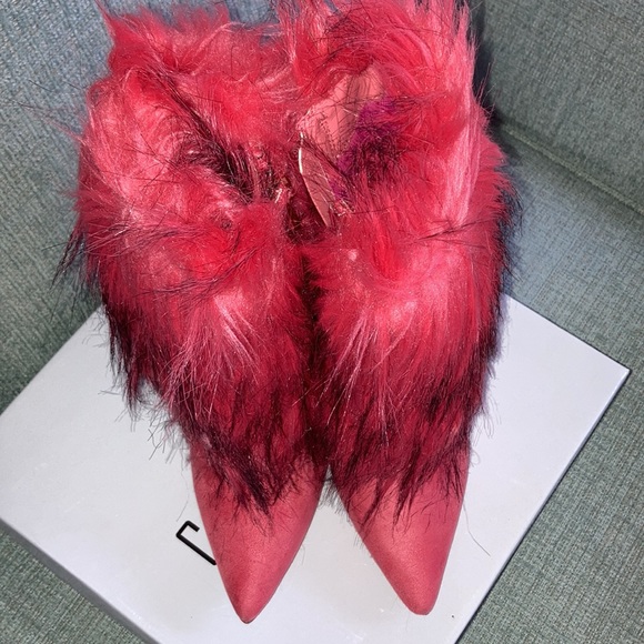 BNIB Cape Robbin Faux Fur Pink booties - Picture 6 of 9